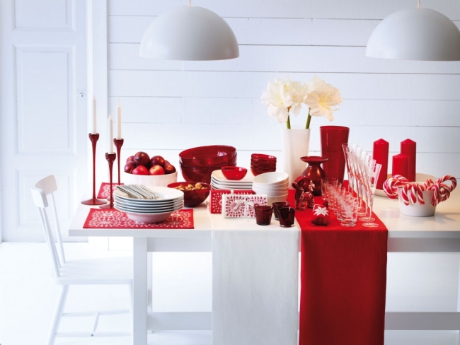 Decoração de mesa de Natal branco e vermelho